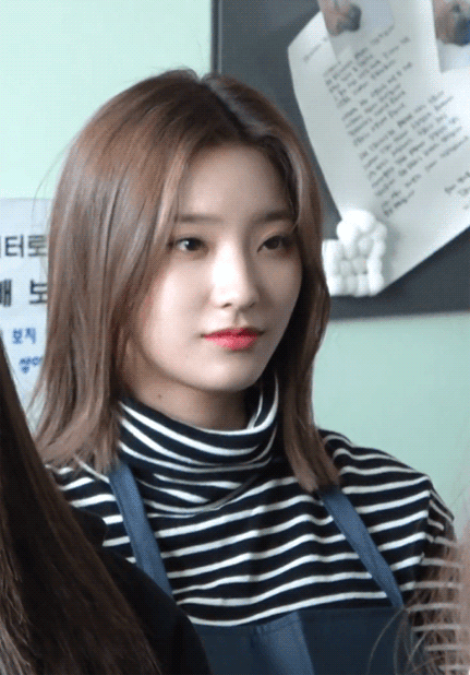 fromis-20190130-145258-000.gif