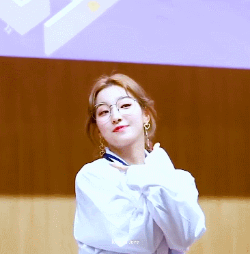 fromis-20181021-115549-004.gif