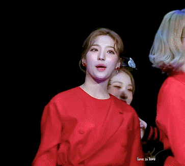 fromis-20181021-134224-001.gif