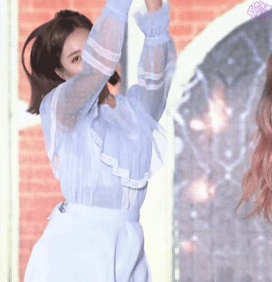 fromis-20181003-204429-000.gif