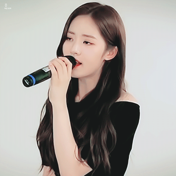 fromis-20180829-114106-001.gif