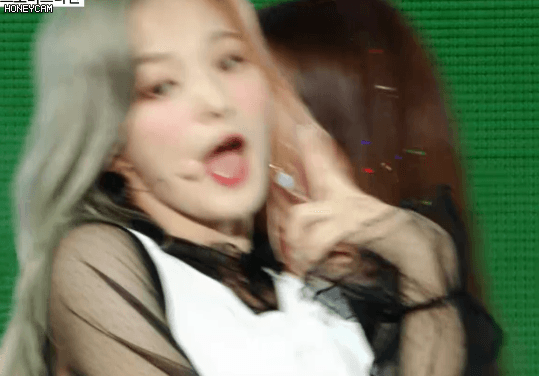 fromis-20181027-221442-000.gif