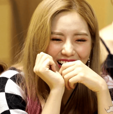 fromis-20181115-000643-002.gif